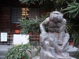 【季節の一枚】大都会の猿寺
