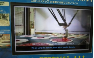 【見聞記】立花エレテックは本社に高機能ロボットを展示、「ピザ」をつくり、「紙飛行機」を飛ばす