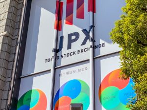 【株式市場】前場の日経平均は６１円安、一時取引時間中の最高値を更新もロシアの攻撃などで手控え
