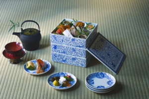 松屋、史上最高１００万円おせちを発表、有田焼「辻精磁社」と名店「青草窠」、匠の技融合
