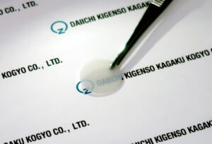 第一稀元素化学、レアアースを使わないジルコニア材料を開発、安定供給と高耐久・高透明を実現